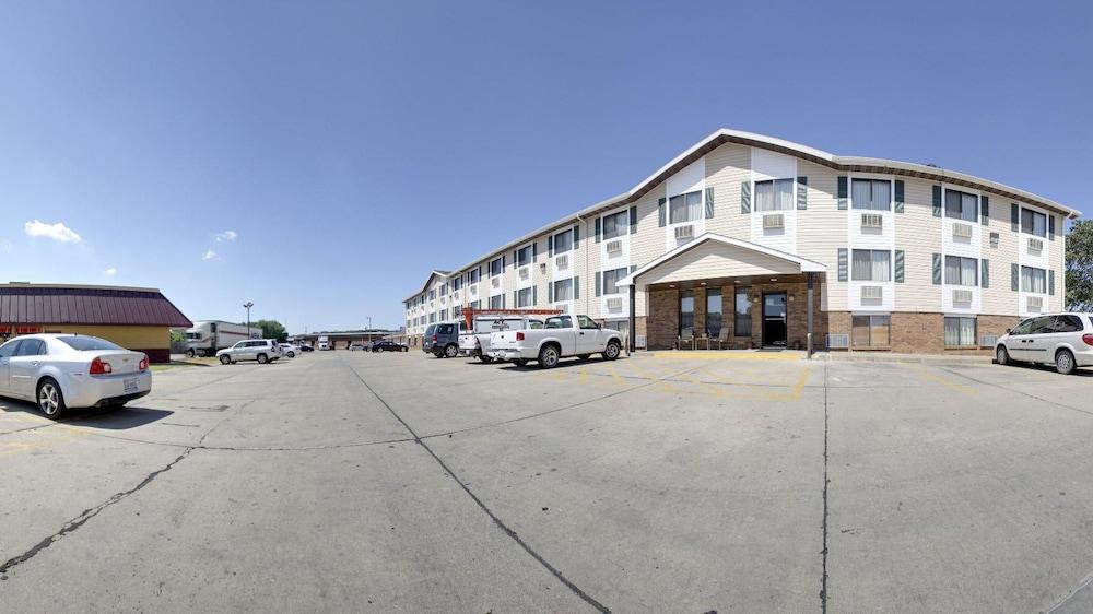 Super 8 By Wyndham Manhattan Ks Esterno foto
