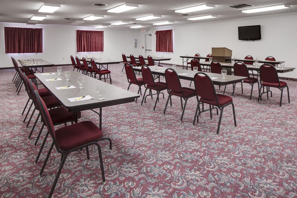 Super 8 By Wyndham Manhattan Ks Esterno foto