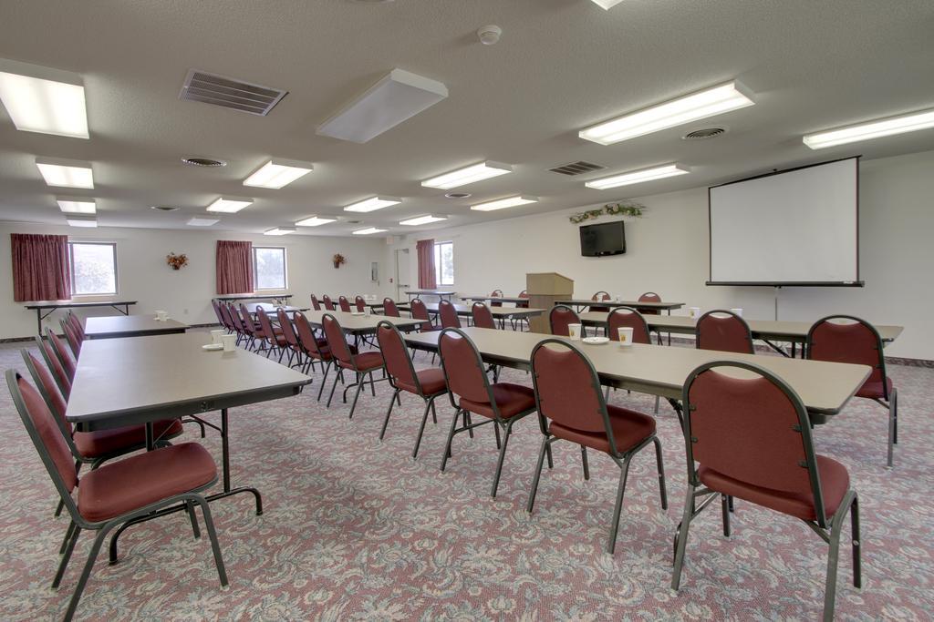 Super 8 By Wyndham Manhattan Ks Esterno foto